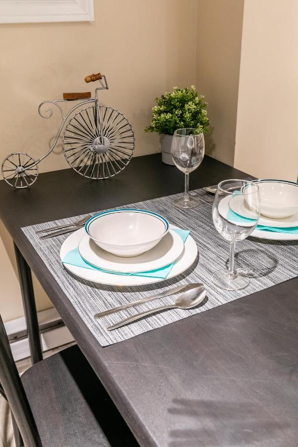 Newly Renovated - Cozy 1Br Apt With Netflix - Prime Location 토론토 외부 사진